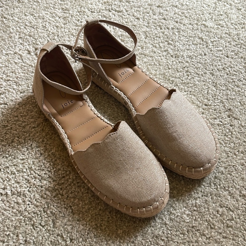 LIKE NEW Mini Platform sandals